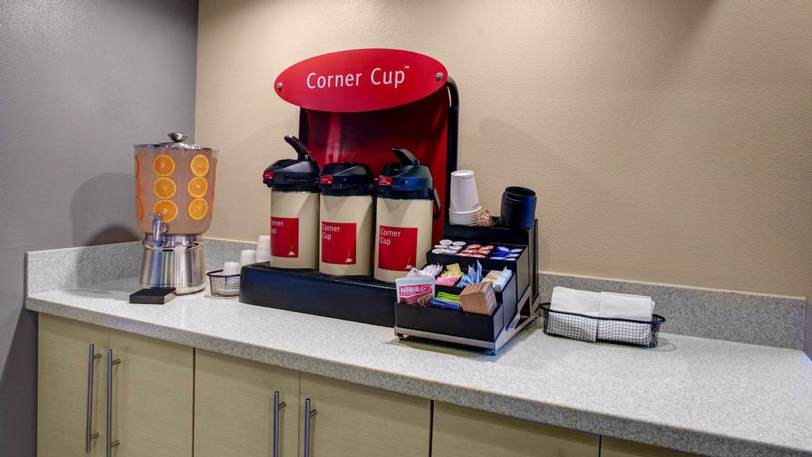 Towneplace Suites Marriott - Directly Across The Street...within Walking Distance A Short Jont....