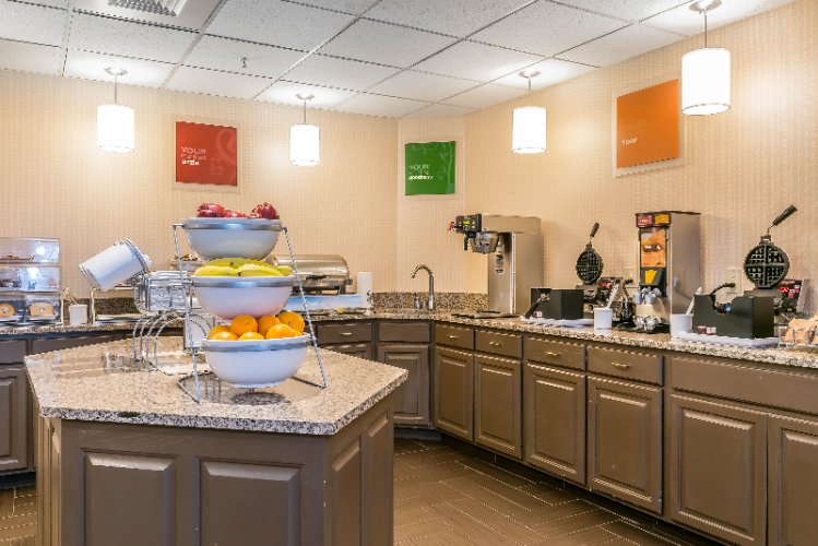 Comfort Suites - Enjoy Breakfast In This Seating Area