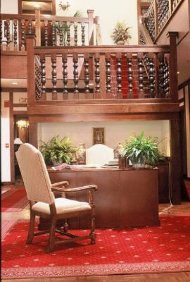 Anchorage Inn - Atrium And Lobby