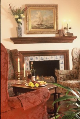 Anchorage Inn - Library