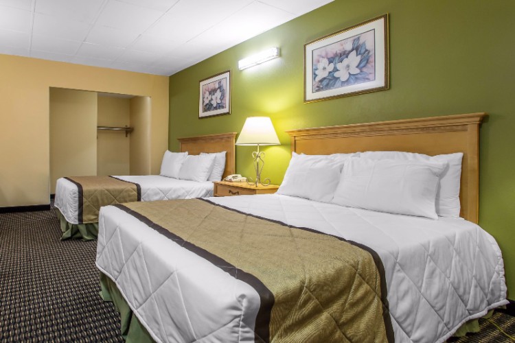 Rodeway Inn - 