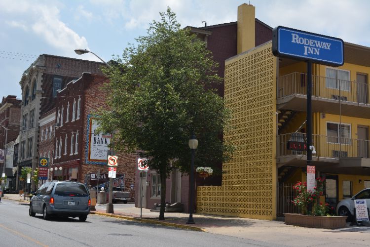 Rodeway Inn - 