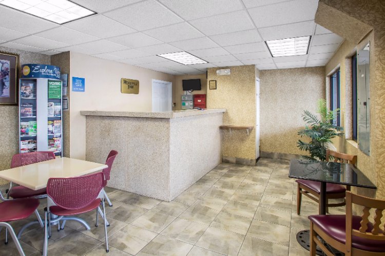 Rodeway Inn - 