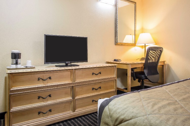 Rodeway Inn - 