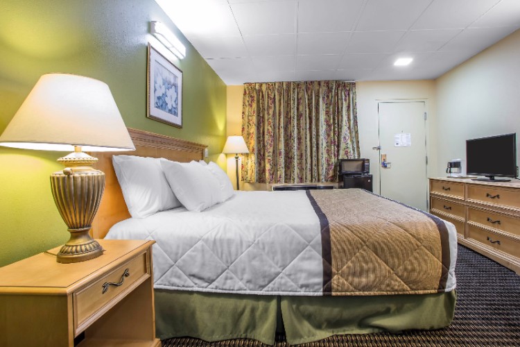 Rodeway Inn - 