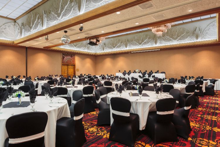 Red Lion Hotel & Casino - 