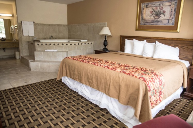 America's Best Value Inn Florence - Jacuzzi Suite - Available On Request