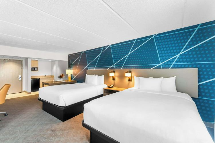 Comfort Suites Austin Airport - Guest Room With King Bed
