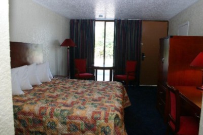 Days Inn Clermont - King Bed