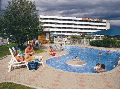 Hotel Montagnais - Outdoor Pool