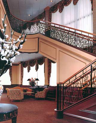 Crowne Plaza Dallas Market Center - 