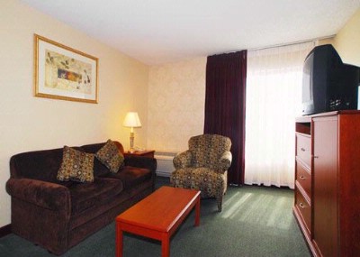 Quality Suites - King Bed Room