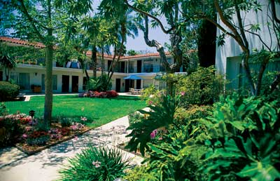 West Beach Inn - garden area