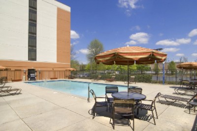 Outdoor Pool W/ Bbq Grill