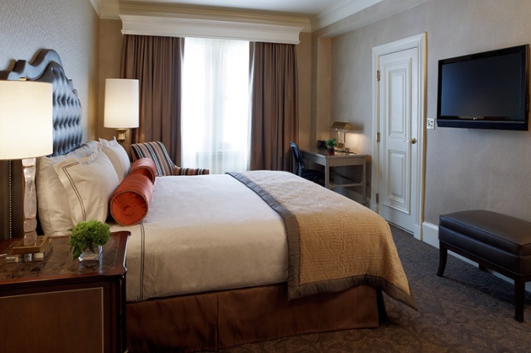 The Lenox - Suite (bedroom)