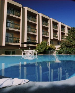 Ramada Victoria - 