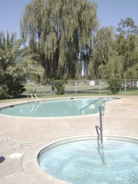Barbara Worth Golf Resort - Recreational Pool And Whirlpool.