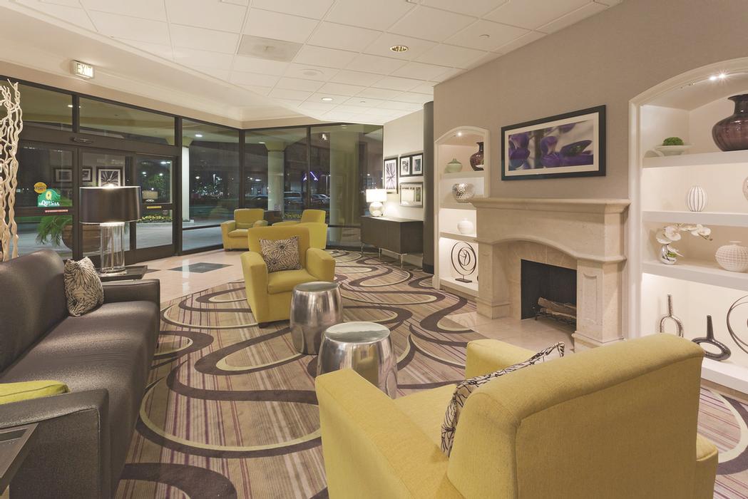 La Quinta Inn & Suites La Palma - Lobby Area