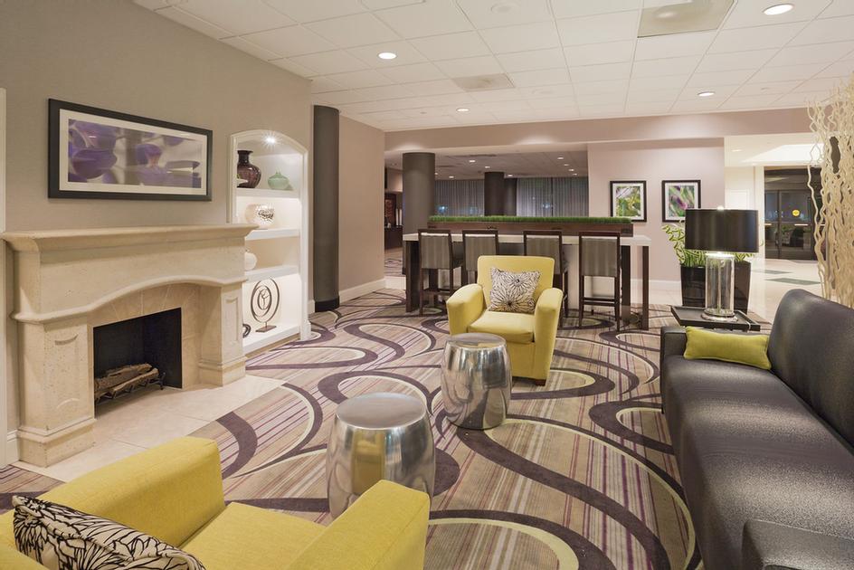 La Quinta Inn & Suites La Palma - Room With King Bed