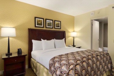Hilton Suites Phoenix - 