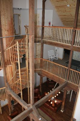 Fall River Lodge - Stairs