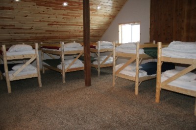 Fall River Lodge - Loft With 16 Bunk Beds
