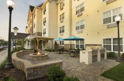 Towneplace Suites Bwi - Bring Your Family Out To The Patio For A Family Barbecue And Take Advantage Of Our 10 Ft Grill.