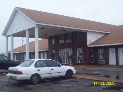 Royal Inn & Suites - 