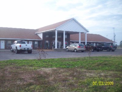 Royal Inn & Suites - 