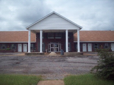 Royal Inn & Suites - Front-side
