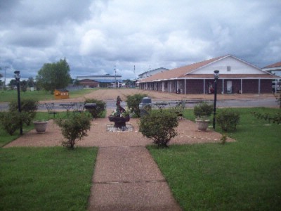 Royal Inn & Suites - Backview-courtyard