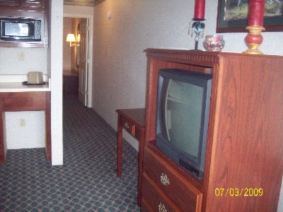 Royal Inn & Suites - 