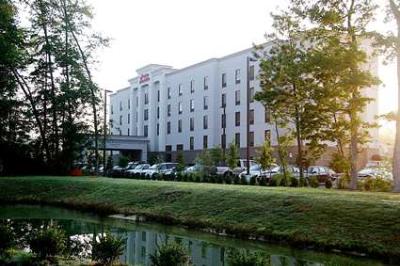 Hampton Inn & Suites - 