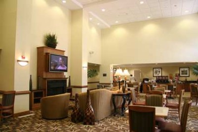 Hampton Inn & Suites - 