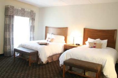 Hampton Inn & Suites - 