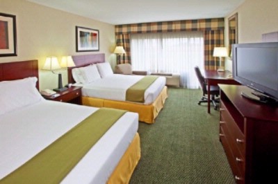 Holiday Inn Express - Two Queen Standard