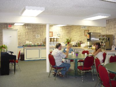 Four Seasons Inn - Breakfast Room/ Meeting Space