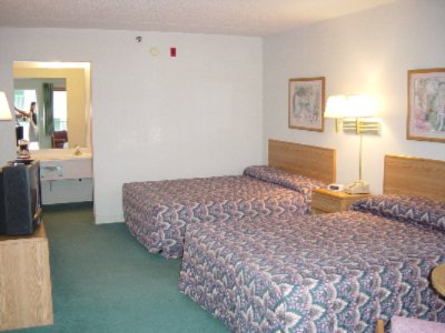 Four Seasons Inn - Standard Double Queen Room
