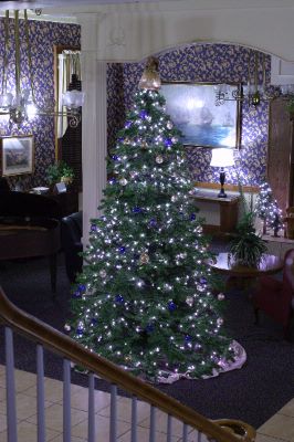 Island House Port Clinton - Christmas Tree In The Lobby