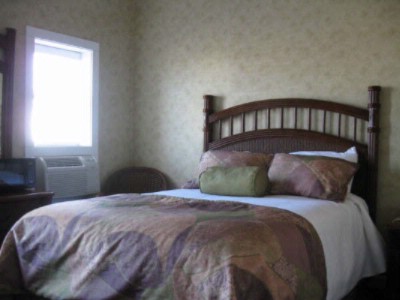 Island House Port Clinton - Single Queen Room