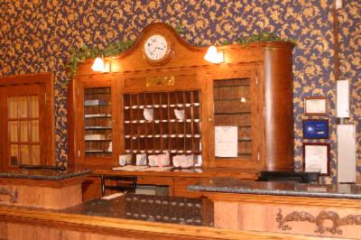 Island House Port Clinton - Front Desk