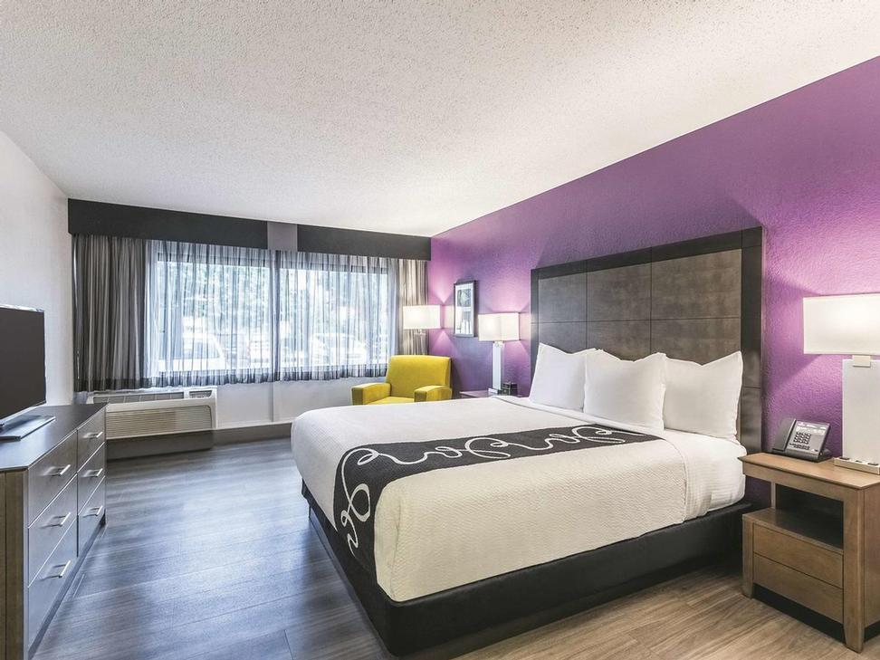 La Quinta Inn & Suites - 