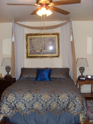 The Annabel Inn B & B - The Gold Room In Daylight