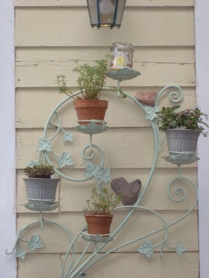 The Annabel Inn B & B - Antique Flower Pot Holder