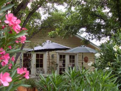 The Annabel Inn B & B - Front Garden From Road