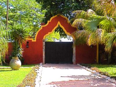 Hacienda Misne Hotel Indigo - Arch At The Main Gate