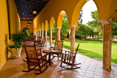 Hacienda Misne Hotel Indigo - Main House Corridor Towards The Garden