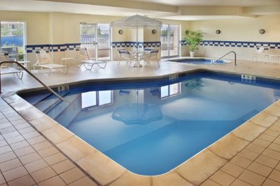 Fairfield Inn & Suites Marriott Newark Airport - Fairfield Inn And Suites Indoor Pool