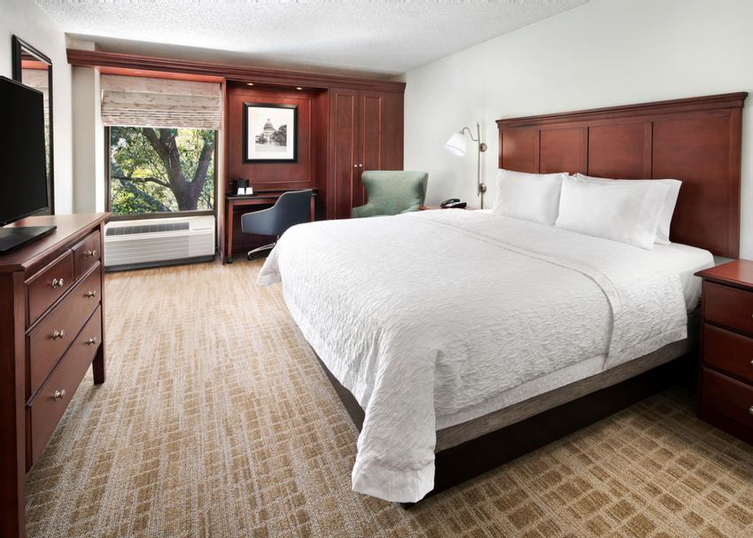 Hampton Inn Austin North - Outdoor Heated Pool