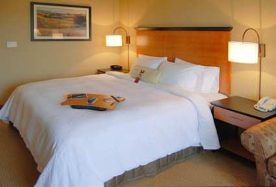 Hampton Inn & Suites - Bedroom